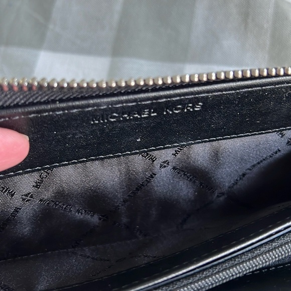 Michael Kors Wallet - Picture 3 of 5